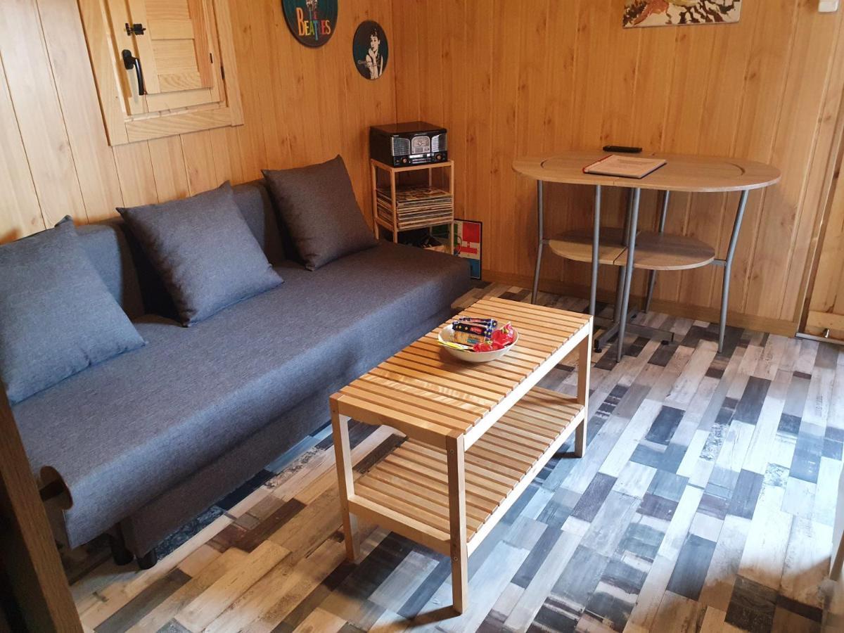 La Chocita De Invitados Hotel Vacarisas Екстериор снимка